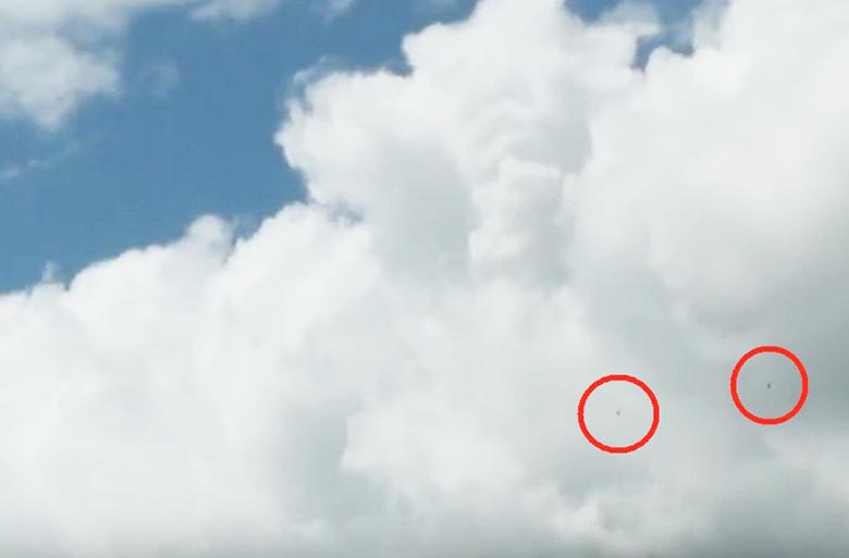 Az ufológus még az UFO-t is figyeli nyaralásra