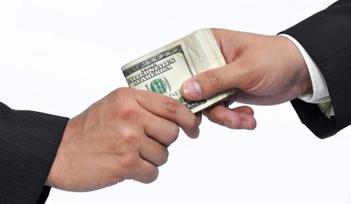 Az ugandai tisztviselő nem vesztegette meg Istent