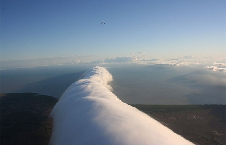 A Morning Gloria az intelligens felhők egyik formája.