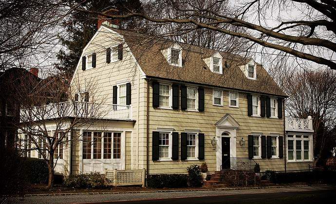 Amerikában a híres gyilkos házat aukcióra bocsátották