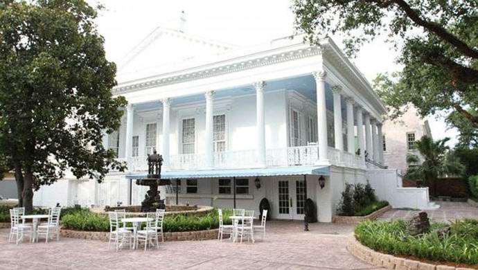 Egy hátborzongató kísértetjárta ház eladó Amerikában.