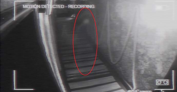 Angliában egy kísérteties figurát egy kötélen ábrázoltak.