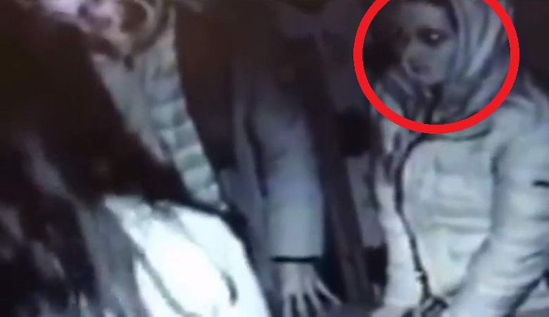 Valami történik az angol kolostorban, amit nem lehet ésszerűen megmagyarázni.