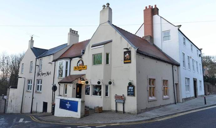 Egy démont fényképeztek egy angol kocsmában.