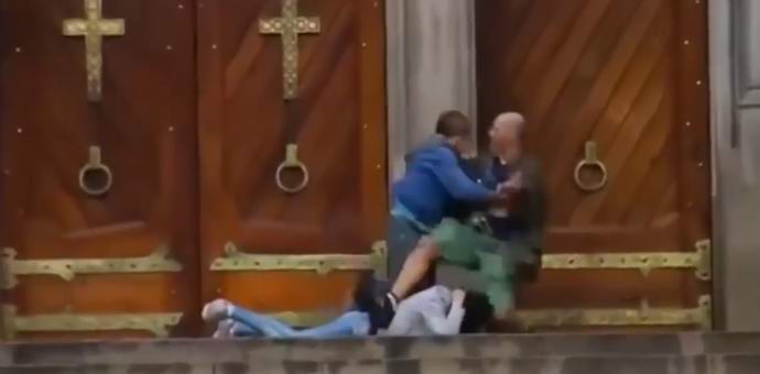 Brazíliában a hajléktalanok életét kínozták a túszt.