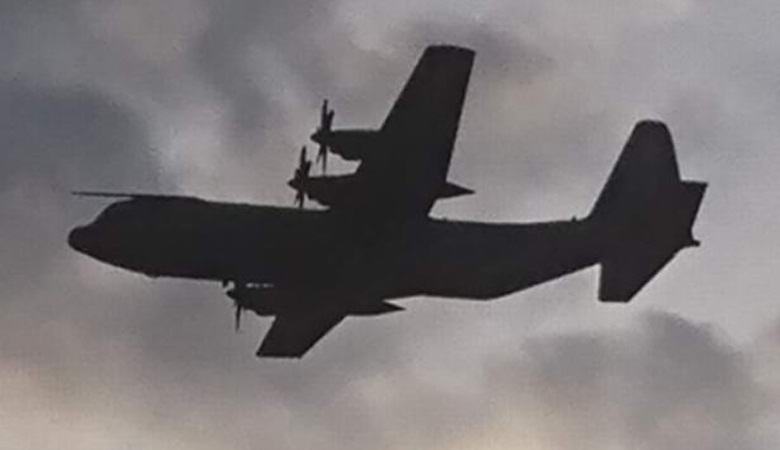 Egy pár szellemrepülőgép észrevehető Derbyshire-ben