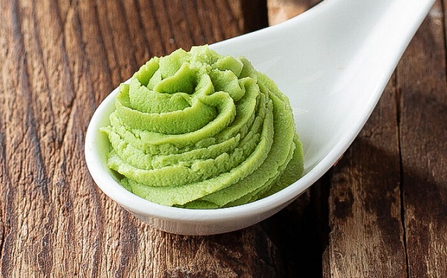 Izraelben egy idős nő tévesen evett vasabit és majdnem meghalt.