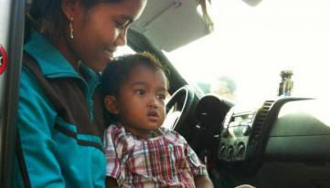 Kambodzsában több ezer beteg megy egy csodás gyermekhez, aki gyógyító ajándékot kapott