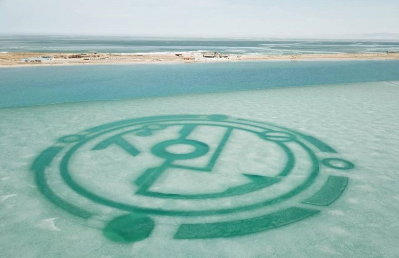 Kínában valaki festett egy tót