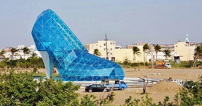 Kínában egy egyedi templomi papucsot épített