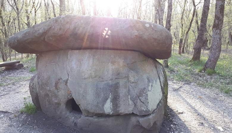 A Krasnodar területén a dolmen misztikusan kivilágítottak