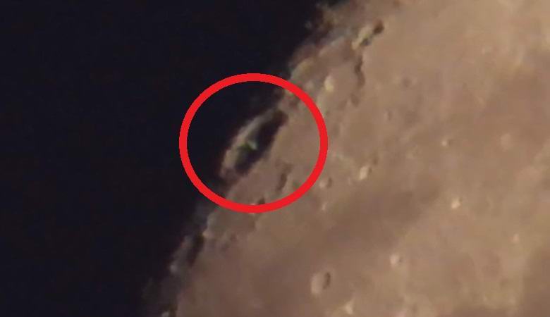 Hold-kráterben található