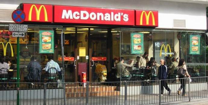 A McDonald's-ban a harmadik napon nem vett észre egy halott látogatót.