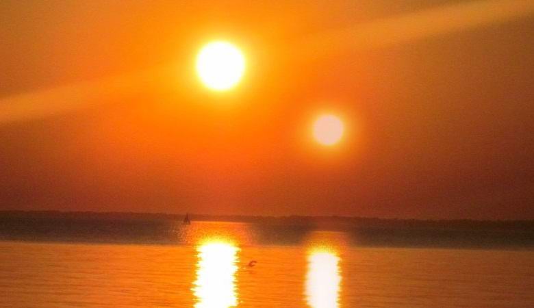 Két nap ismét észrevehető az égen