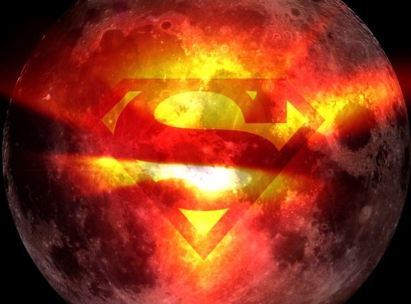 Egy óriási Szuper Hold emelkedik a Föld felett 2016 novemberében 