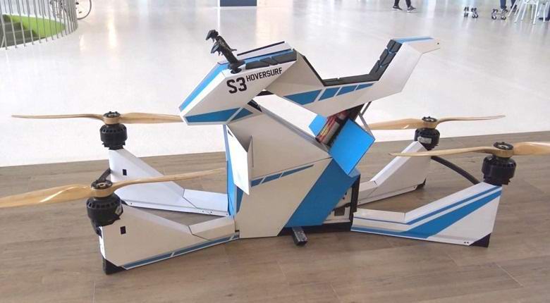 A külvárosokban bemutatott repülő motorkerékpár