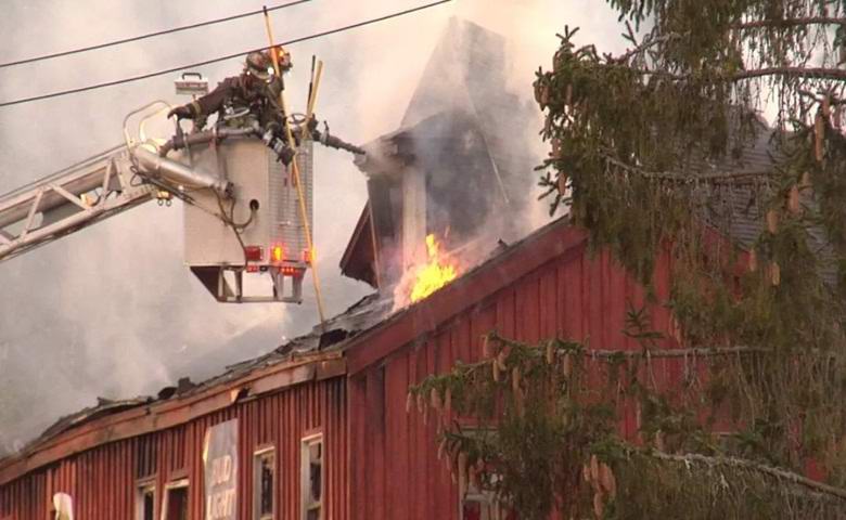 Egy leégett szállodában a másik világból érkezett vendég