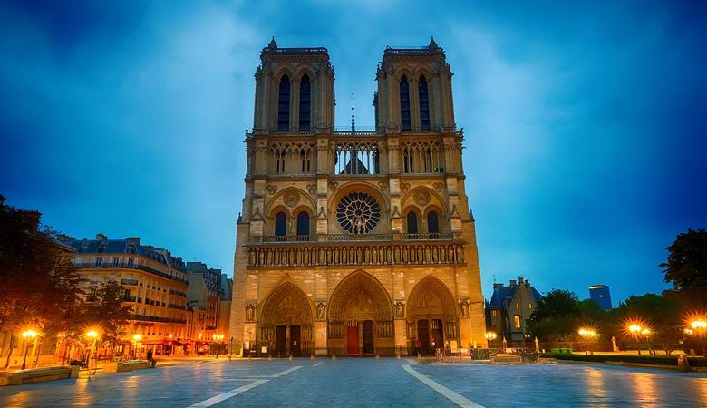 A szellemet kétszer fényképezték a Notre-Dame de Paris-ban