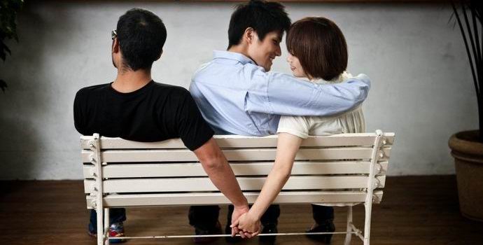 Japánban, hivatalosan elfogadott házasságtörés