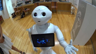 Japánban bemutatták a humanoid robotokat