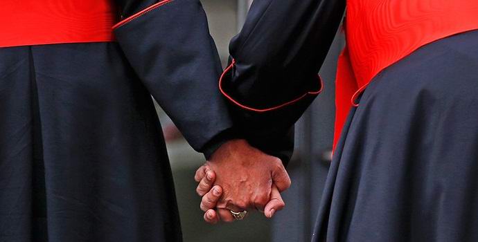 A Vatikán elfogadhatja a hívő homoszexuálisokat