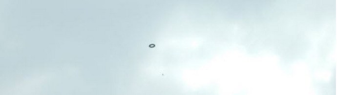 Egy helikopter egy UFO-t üldöz?