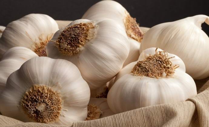 A fokhagyma íze érezhető ... lábadkal