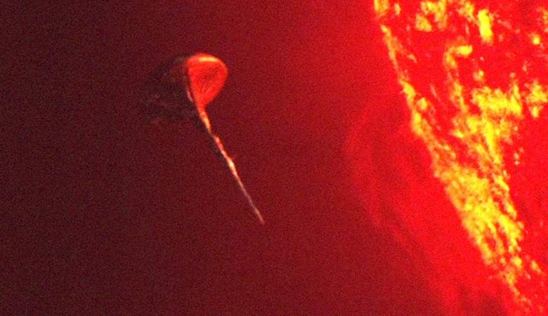 Egy hatalmas idegen tárgyat fedeztek fel a Nap közelében.