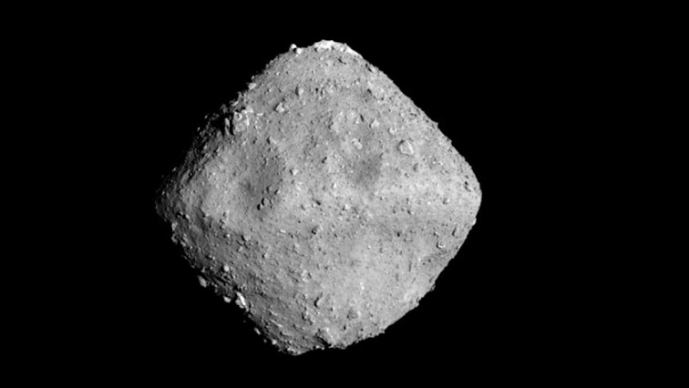 A japán robotok rejtélyes tárgyat fényképeztek a Ryugu aszteroidán