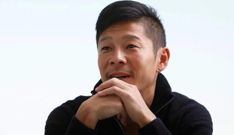 A japán milliárdos lesz az első turista, aki repül a Holdra