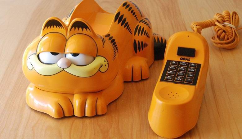 A Garfield telefonok rejtélye, amelyet évtizedek óta mosnak a francia tengerparton, végre megoldódtak.