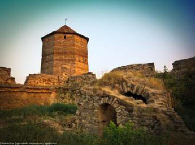 Titokzatos szarvú pincér figurák