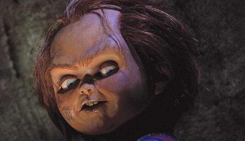 Egy rejtélyes babát élénk szemmel fedeztek fel egy brazil temetőben