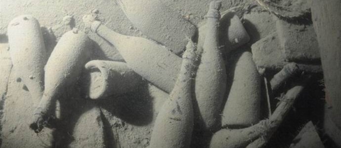 Befejezte a tenger napjától emelt régi pezsgő összetételének tanulmányozását