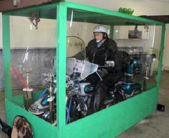 Egy lelkes motoros még a halál után sem szállt le szeretett motorkerékpárjáról.