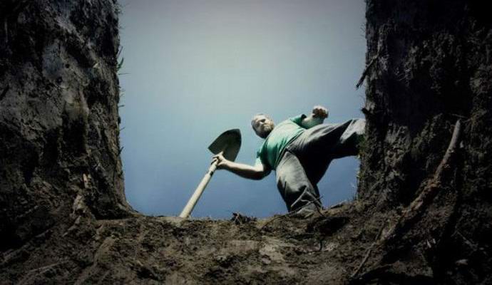 Egy eltemetett torkú amerikai megmentte a torkát.