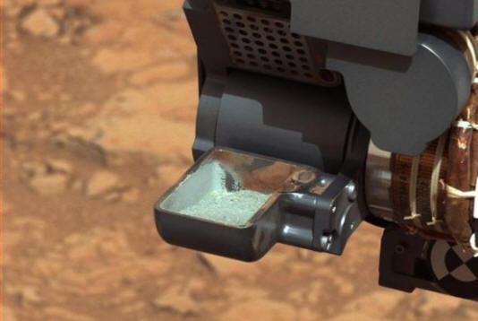 Fúrástermékek szállítása a NASA / JPL-Caltech rover belső berendezéseire