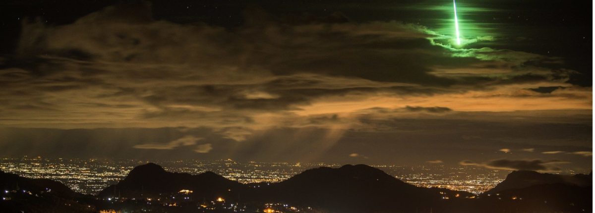 Zöld meteor?  - a rendőrség videorögzítői egy tűzgolyó bukását rögzítették 