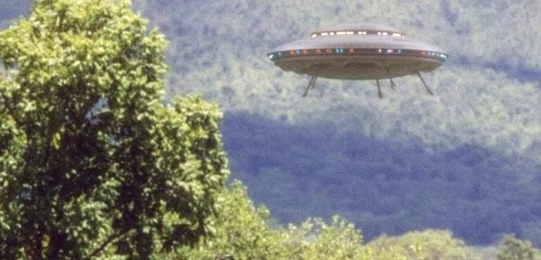 Indonézia lakói nagy lemezt figyelt az égen