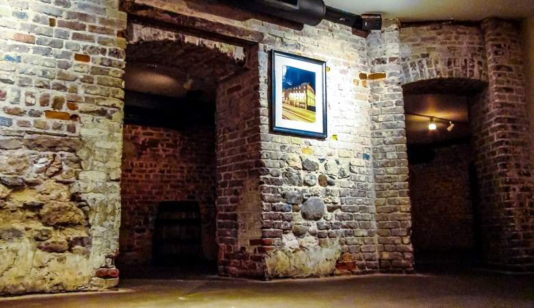 A sörgyár alagsorában nyilvánvaló baljós morgás