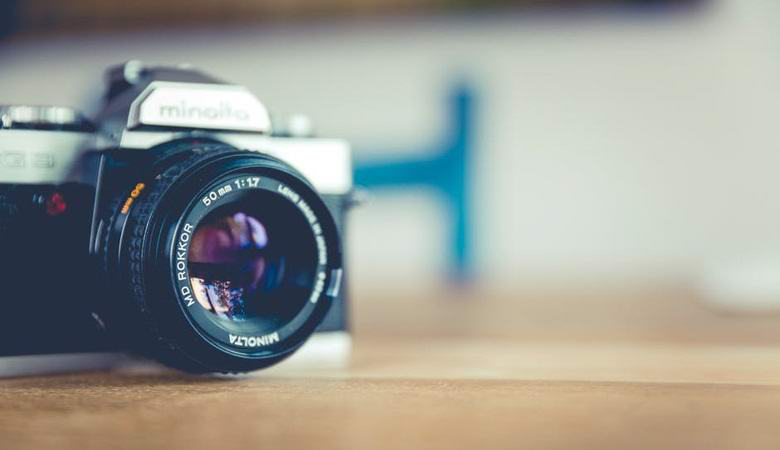 Egy baljós ideget egy kamera elfoglalt egy amerikai házban