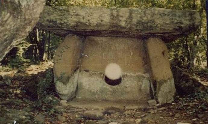 Rossz gömbök az Adyghe Dolmens felett