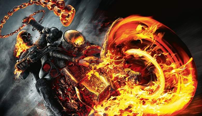 A baljós motorkerékpár egyedül lovagolt az autópályán