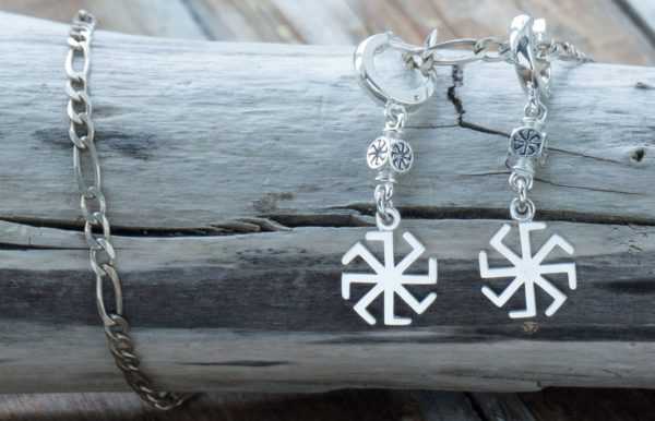 Ladin fülbevalók formájában Ladin fülbevalók formájában